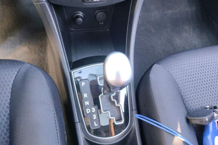 Used Hyundai Verna Ray 2014 1.6L Automatic TOP Gear Lever