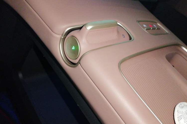 Used Nio ES8 2024 100kWh Signature Edition
