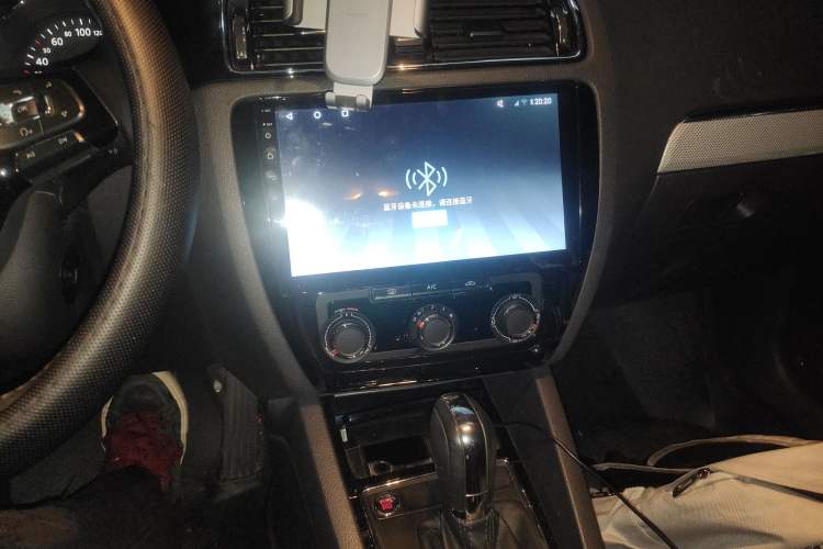 Used Volkswagen Sagitar 2017 1.6L Automatic Comfort Model Audio And AC Panel