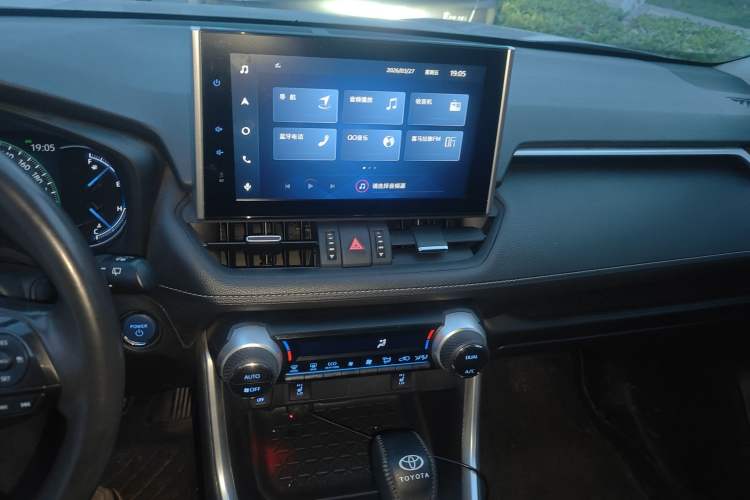 Used Toyota RAV4 2021 Revised Version Dual-Motor Hybrid 2.5L E-CVT 4x4 Elite PLUS Edition Audio And AC Panel