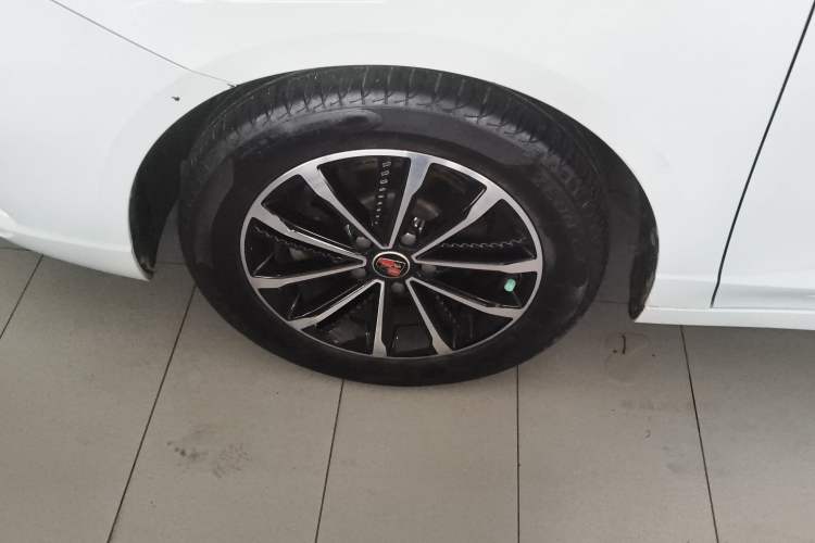 Used Roewe i5 2020 1.5L Automatic 4G Connect Luxury Flagship Edition Left Front Wheel Hub