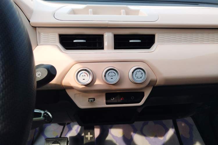 Used Chery QQ Ice Cream 2022 170km Sundae Phosphate Lithium-Ion