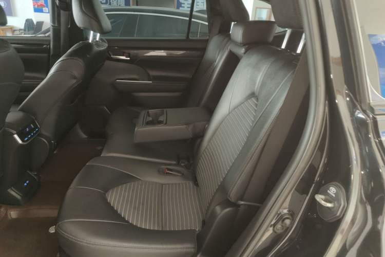 Used Toyota Crown Kluger 2022 2.5L HEV Four-Wheel Drive Luxury Edition Left Rear Seat