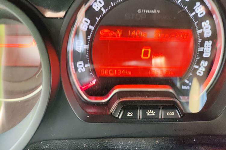 Used Citroen C5 2013 2.0L Automatic Luxury Model Odometer Close Up