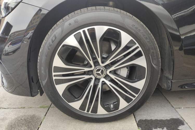 Used Mercedes-Benz E-Class 2025 E 300 L Stylish Sports Model Exterior 2