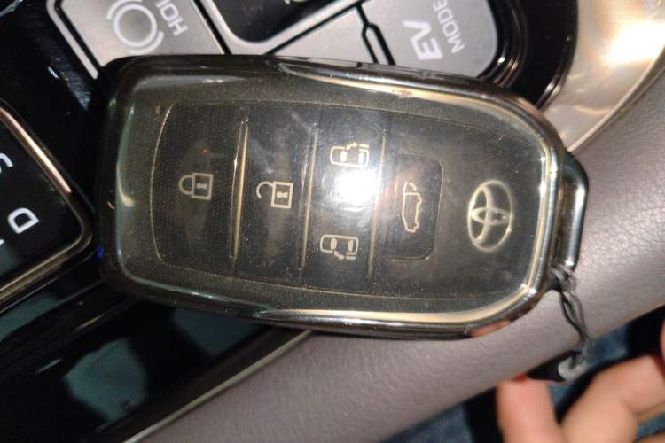 Used Toyota Vellfire 2024 Crown Dual-Engine 2.5L Ultimate Edition Vehicle Key