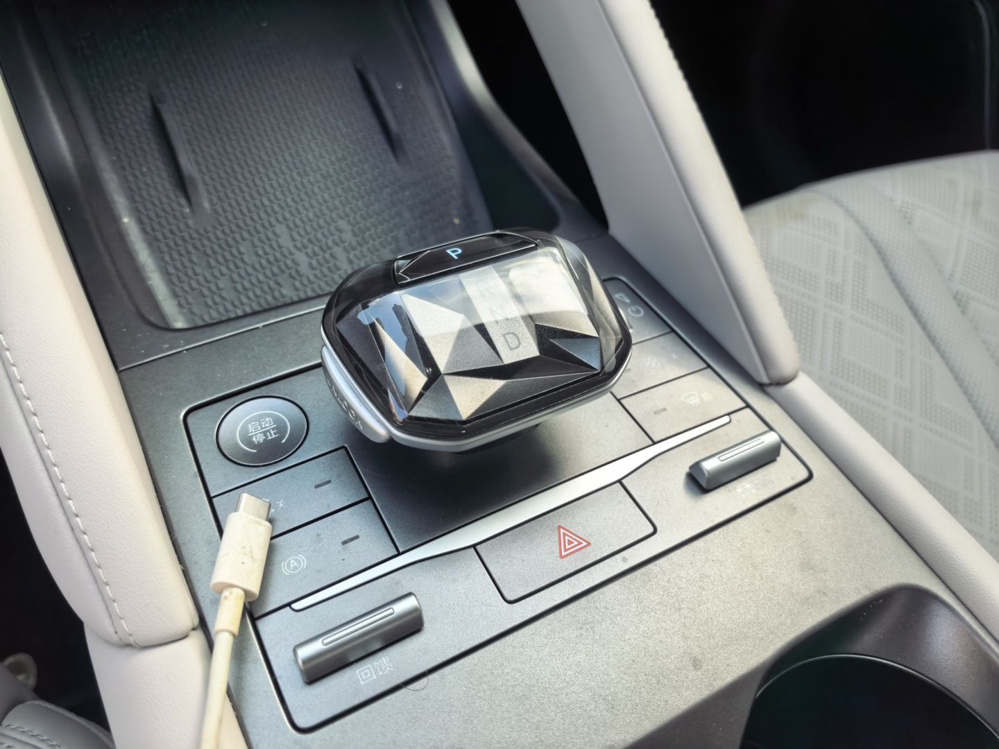 BYD Yuan UP 2024 401 km Active Version — снимка 14