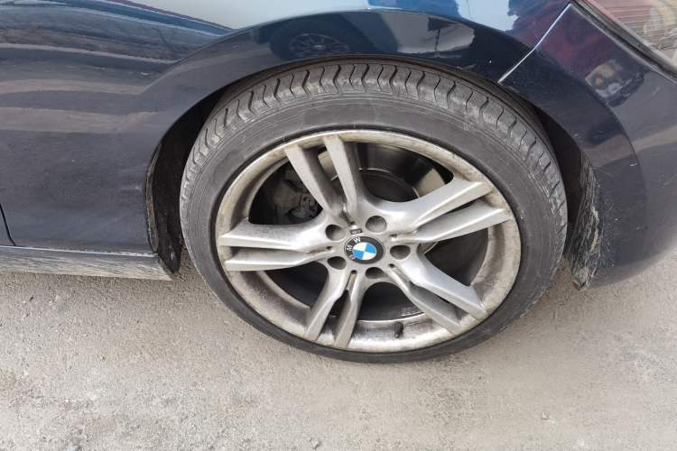 Used BMW 1 Series 2013 Facelifted 118i Leading Edition Right Front Wheel Hub