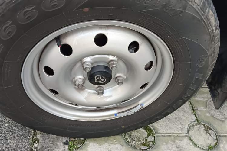 Used Chana Ruixing EM60 2025 Passenger Version Comfort Edition 6 Seats 300 km Range Side-Hinged Doors
