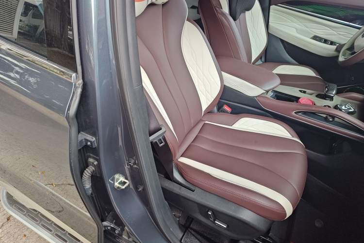 Used Geely Auto Monjaro L 2024 2.0TD High-Power Automatic Two-Wheel Drive Yunqi Version Right Front Seat