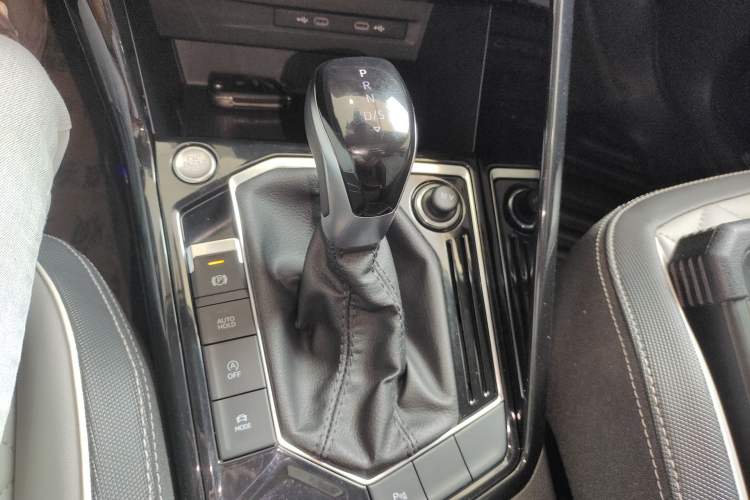 Used Volkswagen Tayron 2023 330TSI Two-Wheel-Drive Luxury Plus Advanced Version Gear Lever