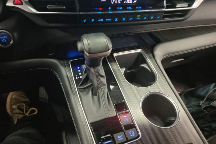 Used Toyota Sienna 2021 2.5L Hybrid Platinum Edition