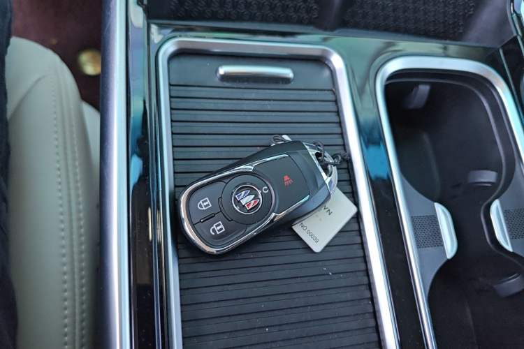 Used Buick GL8 2021 Land Cruiser Executive Class 652T Luxury Model
