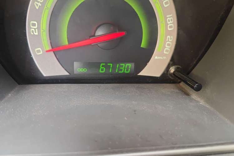 Used Chevrolet Lova 2010 1.4 AT Fashion Edition Odometer Close Up