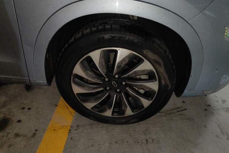 Used Hima AITO M7 2024 1.5T Intelligent Drive 4x4 Max Edition 6 Seats Right Front Wheel Hub