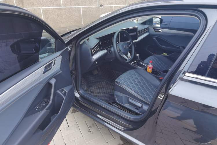 Used Volkswagen Sagitar 2025 Revised Version Three 300TSI DSG Excellence Edition Driver Seat