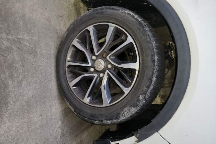 Used Baojun 730 2019 1.5L Manual Fashion Model 7-seater National V Right Front Wheel Hub