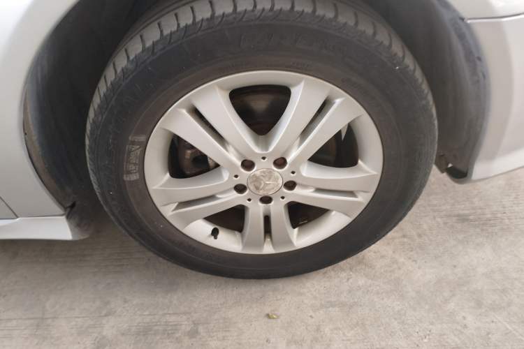 Used Mercedes-Benz R-Class 2010 R 350 L 4MATIC Grand Edition Right Front Wheel Hub