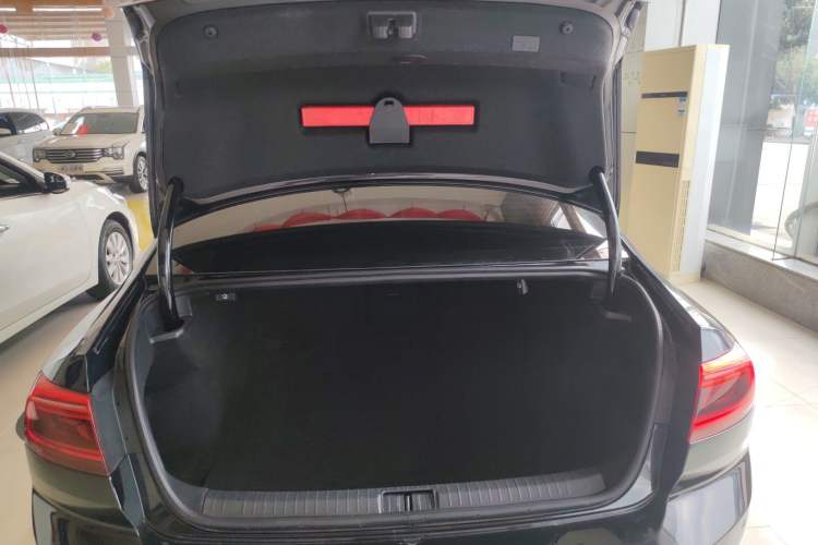 Used Volkswagen Magotan 2020 330TSI DSG Leading Model Trunk