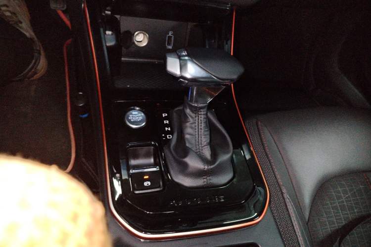 Used Dongfeng Aeolus Yixuan 2021 230T Automatic ZuiFeng Edition Gear Lever