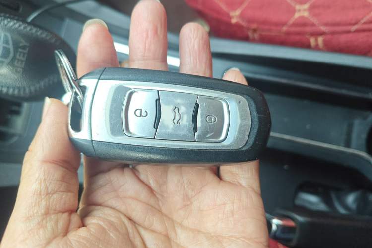 Used Geely Auto Emgrand 2016 Sedan 1.5L CVT Upward Version
