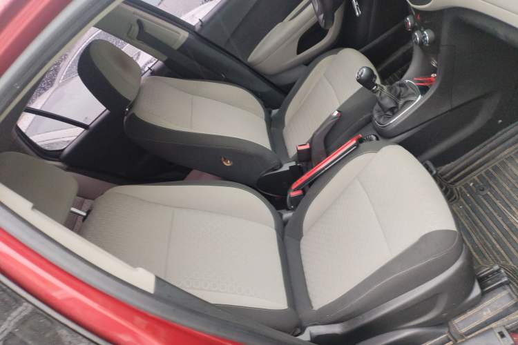 Used Chevrolet Trax 2014 1.4T Manual Two-Wheel Drive Comfort Model Right Front Seat