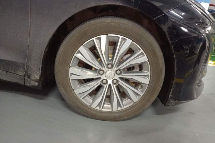 Used Hongqi E-QM5 2023 620km PLUS Right Front Wheel Hub