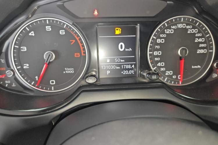 Used Audi Q5 2017 Plus 40 TFSI Ambition Model Odometer Close Up