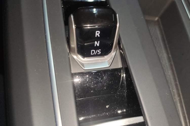 Used Volkswagen Golf 2025 300TSI R-Line
