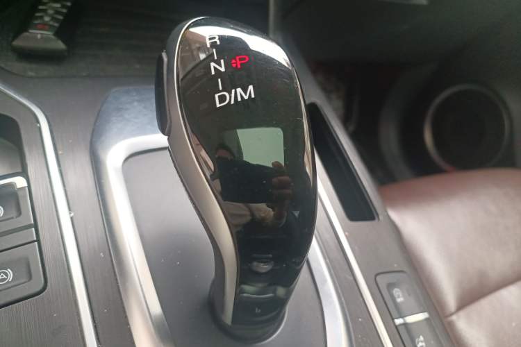 Used Wey VV6 2020 2.0T Two-Wheel Drive Smart Protection+
