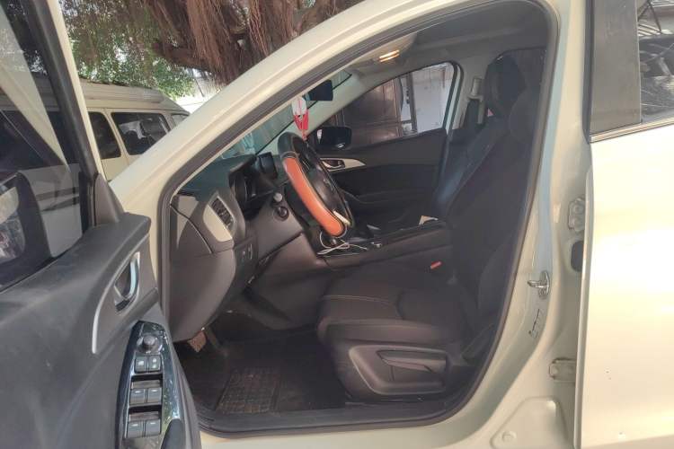 Used Mazda 3 Axela 2017 Sedan 1.5L Automatic Luxury Model Emission Standard China V Left Front Seat