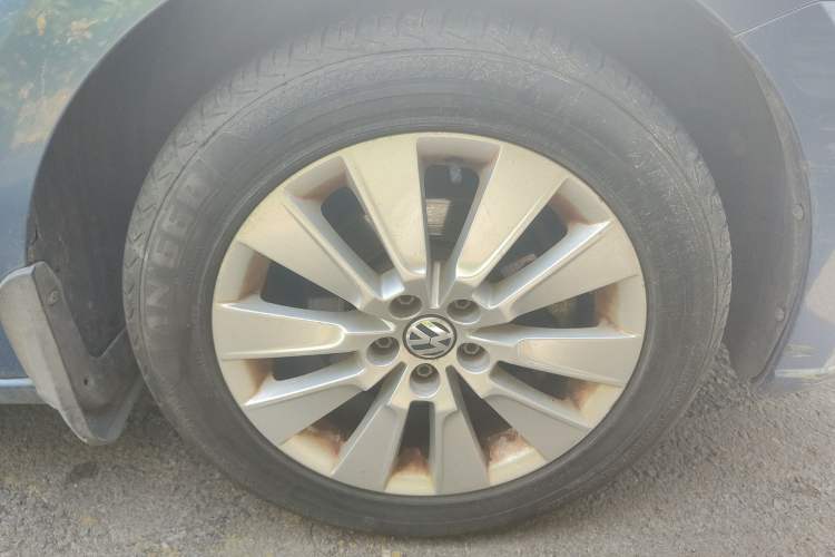 Used Volkswagen Lavida 2013 1.4TSI DSG Comfort Edition Right Front Wheel Hub