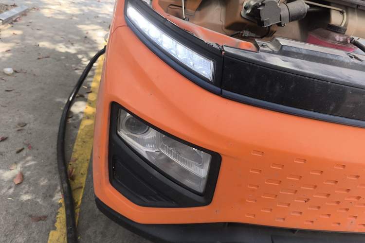 Used Farizon Xingxiang V 2023 V6E Guoxuan Hi-Tech 38.7 kWh Value Edition Right Front Headlight