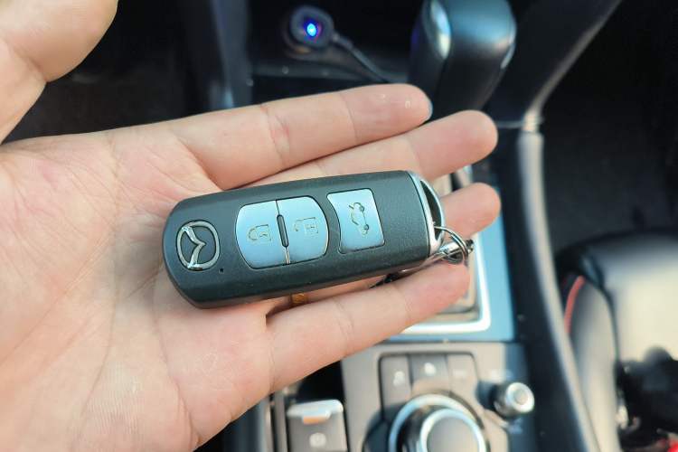 Used Mazda 3 Axela 2017 Sedan 1.5L Automatic Luxury Model Emission Standard China V Vehicle Key