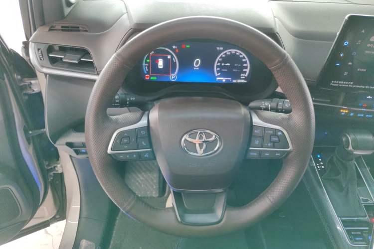 Used Toyota SIENNA 2021 2.5L Hybrid Platinum Edition Steering Wheel