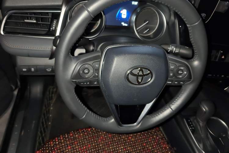 Used Toyota Camry 2023 2.0G Luxury Edition