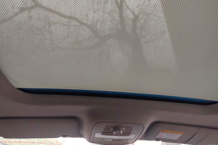 Used Roewe RX5 2016 20T Two-Wheel Drive Automatic Internet Smart Edition
