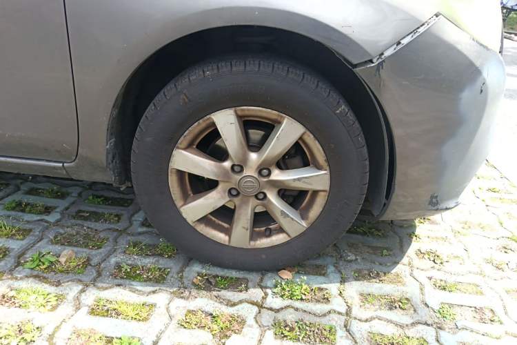 Used Nissan Sunny 2011 1.5XL Manual Deluxe Edition Right Front Wheel Hub