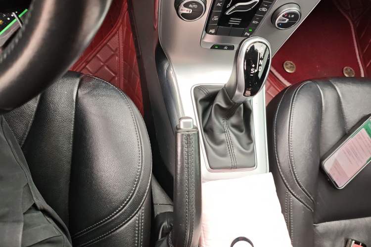 Used Volvo V40 2017 T3 Zhiya Edition
