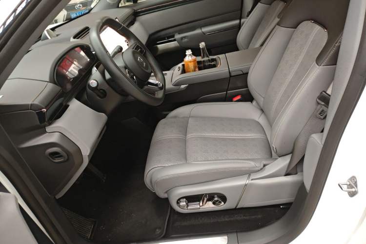 Used Zeekr 7X 2025 100 kWh Long-Range Rear-Wheel Drive with Intelligent Driving Features