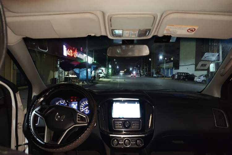 Used JMC Yusheng S350 2016 2.0T Automatic Two-Wheel Drive Gasoline Luxury Version with Sunroof 5 Seats
