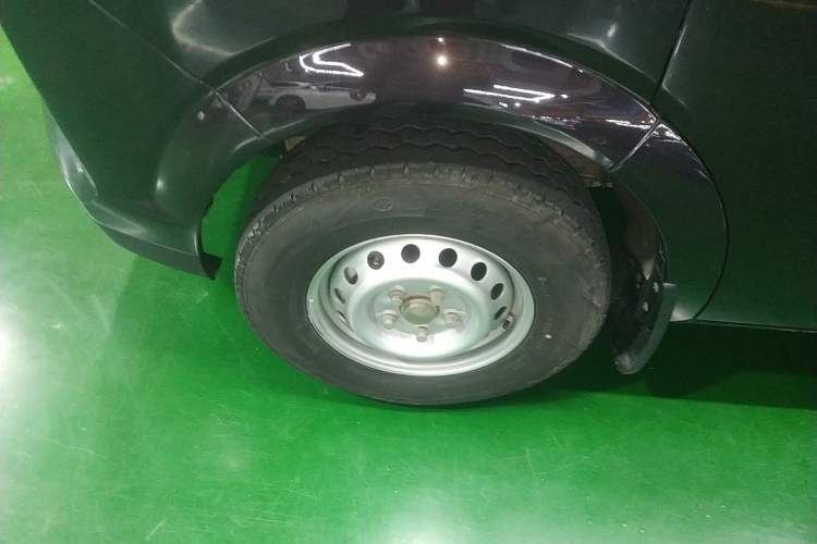 Used Dongfeng Yufeng Yufeng 2023 V9+ 2.0T Automatic Front-Drive Multi-Function Mid-Roof 7/8/9-Seater