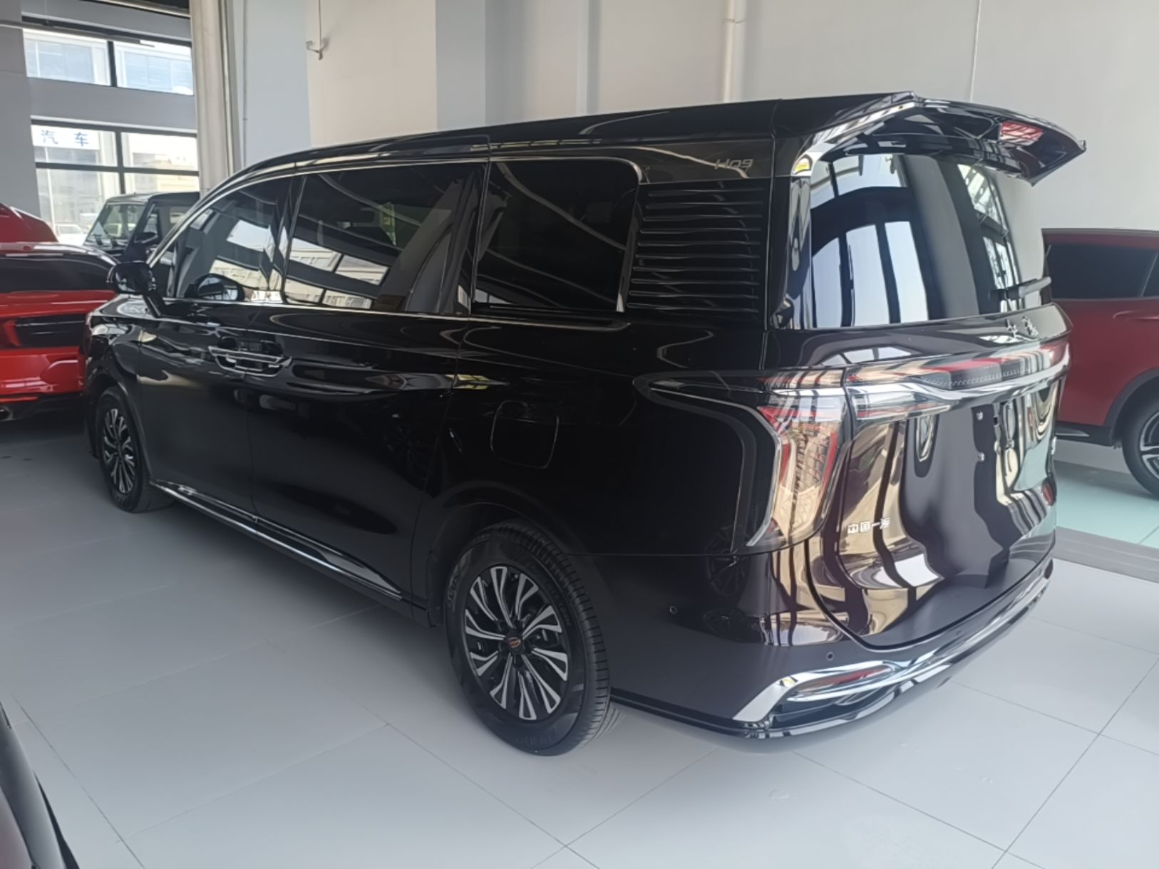 Hongqi HQ9 PHEV 2024 2.0T Four-Wheel Drive Luxury Edition — снимка 4