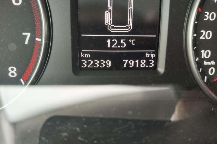 Used Volkswagen Sharan 2014 2.0 TSI Standard Model Odometer Close Up