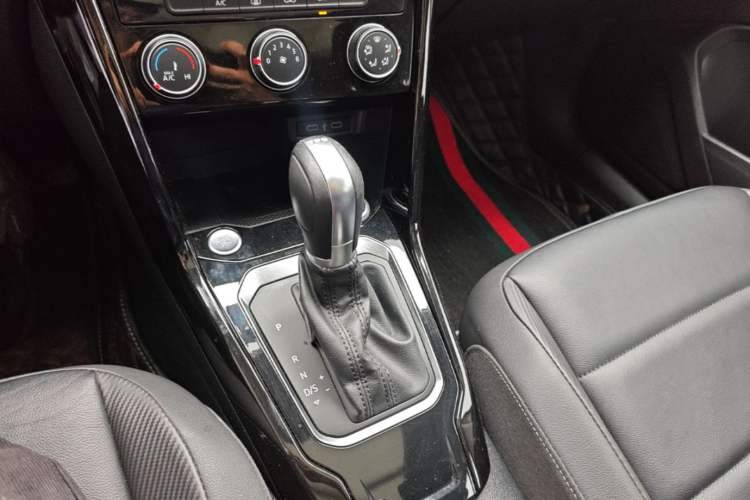 Used Volkswagen T-ROC 2021 280TSI DSG Two-Wheel Drive Comfort Connect Edition Gear Lever