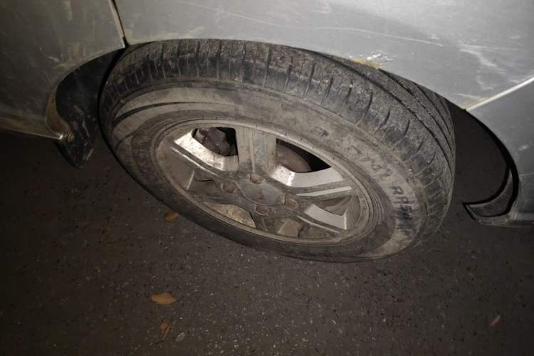 Used Wuling Rongguang 2015 1.2L S Standard CNG Model Right Front Wheel Hub