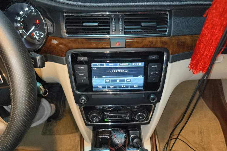 Used Skoda Superb 2013 1.8TSI Automatic Yashi Edition Audio And AC Panel