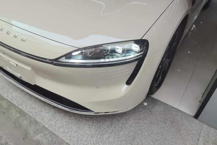 Used Hima Luxeed S7 2025 855 km Max Left Front Headlight