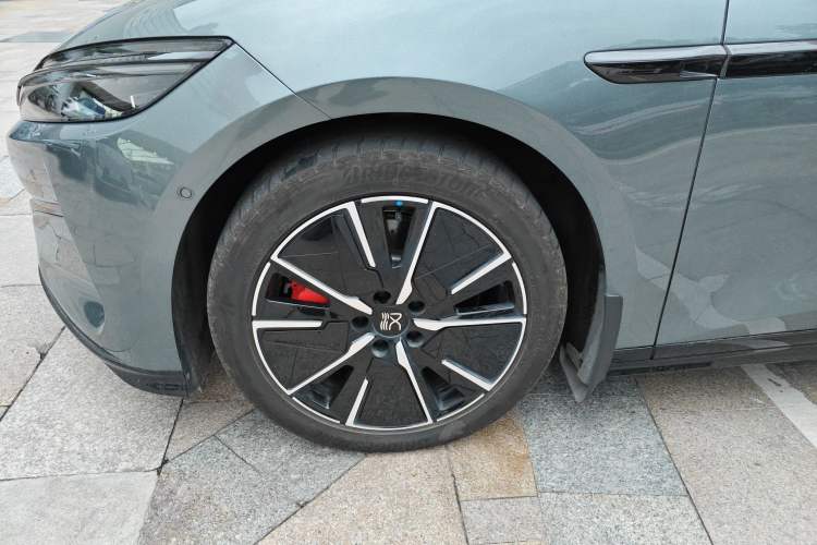 Used BYD Han L 2025 DM-i 200km LiDAR Flagship Model Left Front Wheel Hub