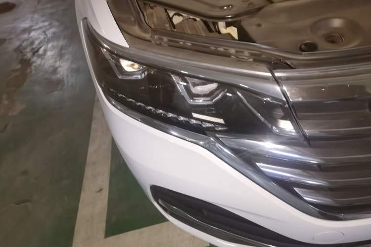 Used Volkswagen Viloran 2024 330TSI Luxury Edition Right Front Headlight